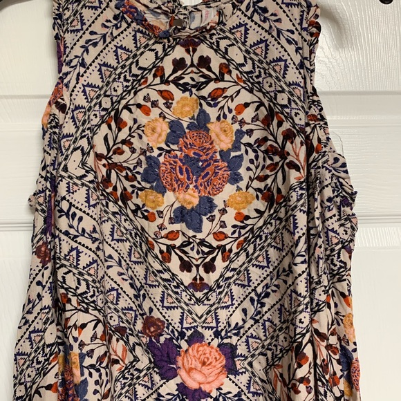 Open Shoulder Dress - Picture 2 of 3